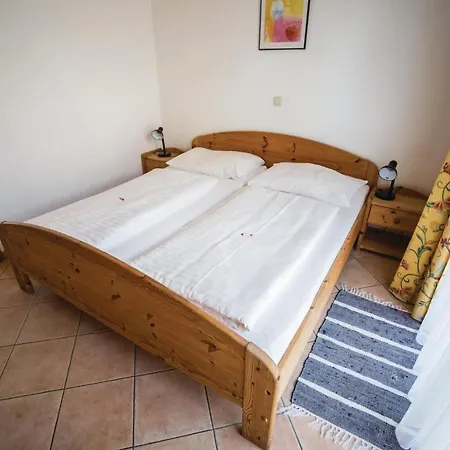 Two-bedroom In St.georgen A.kreischb. アパート